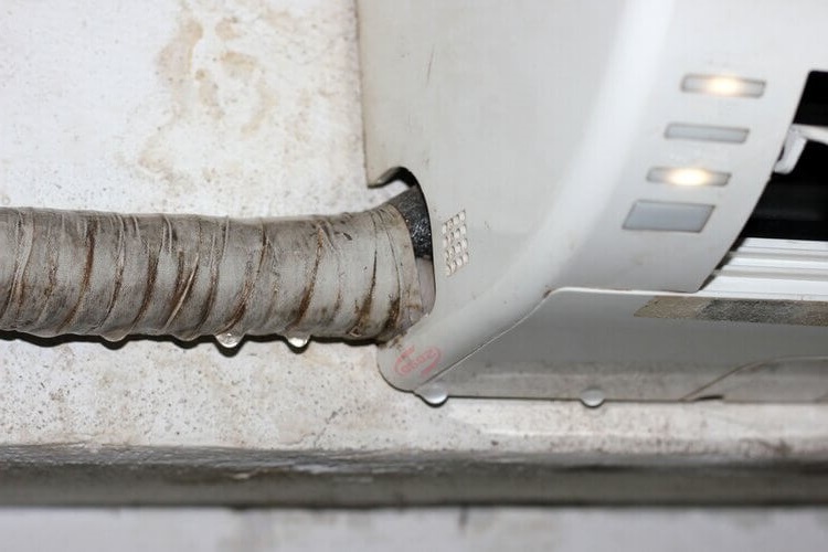 Máy lạnh chảy nước