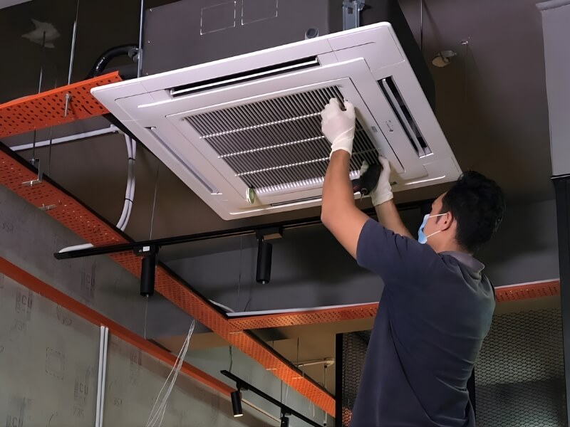Vệ sinh máy lạnh âm trần