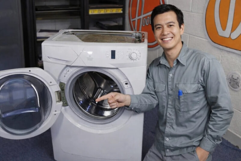 Vệ sinh máy giặt định kỳ giúp loại bỏ vi khuẩn và mùi hôi trong lồng giặt