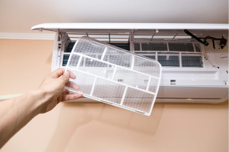 Vệ sinh máy lạnh tại nhà giúp máy lạnh sạch bụi và làm lạnh tốt hơn