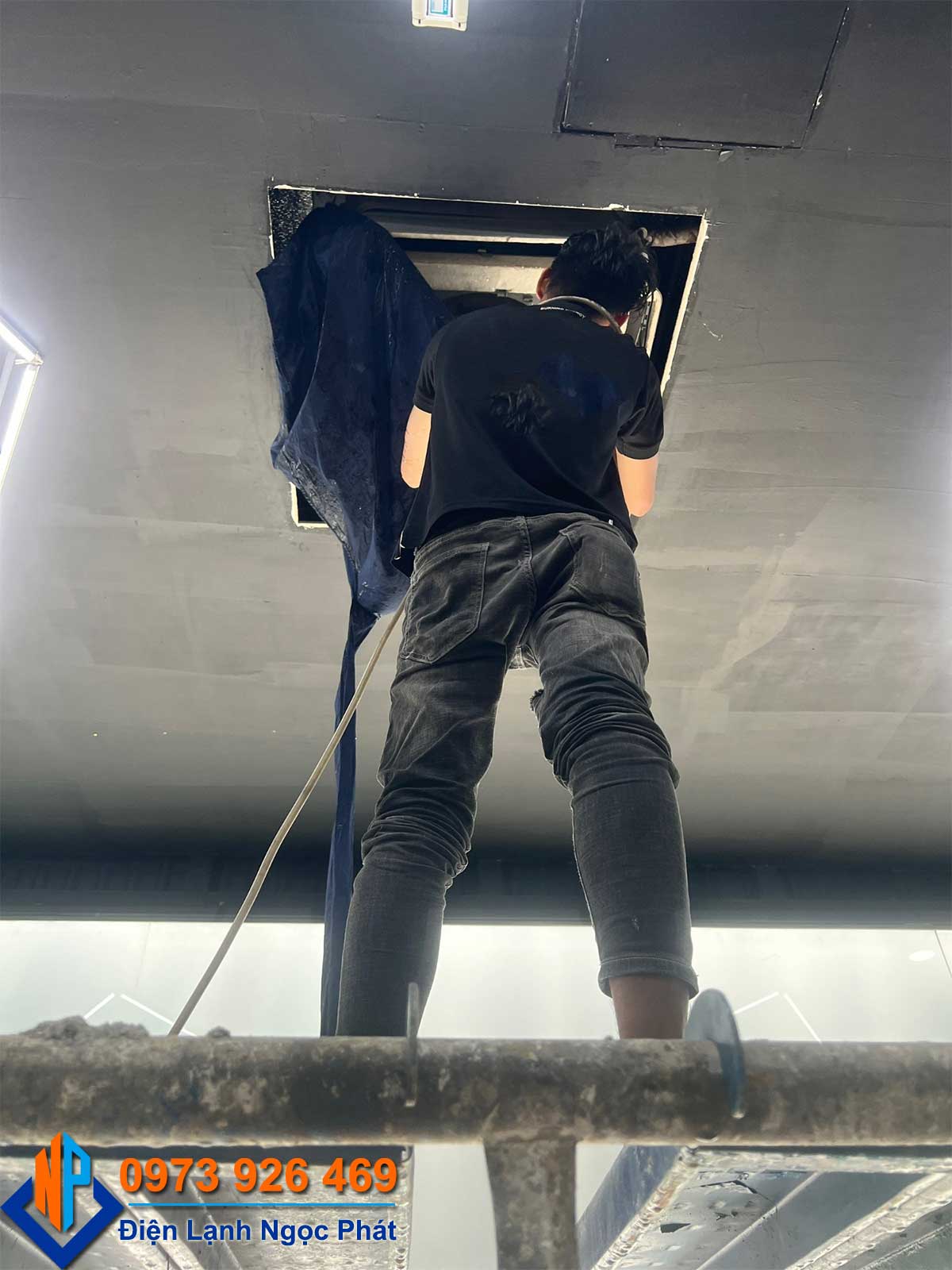 Vệ sinh máy lạnh tại nhà TP.HCM giá rẻ - Dịch vụ chuyên nghiệp đến nhanh
