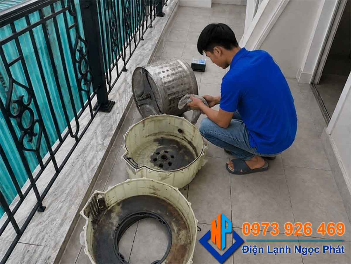 Dịch vụ vệ sinh rửa máy giặt thợ chuyên nghiệp - Điện Lạnh Ngọc Phát
