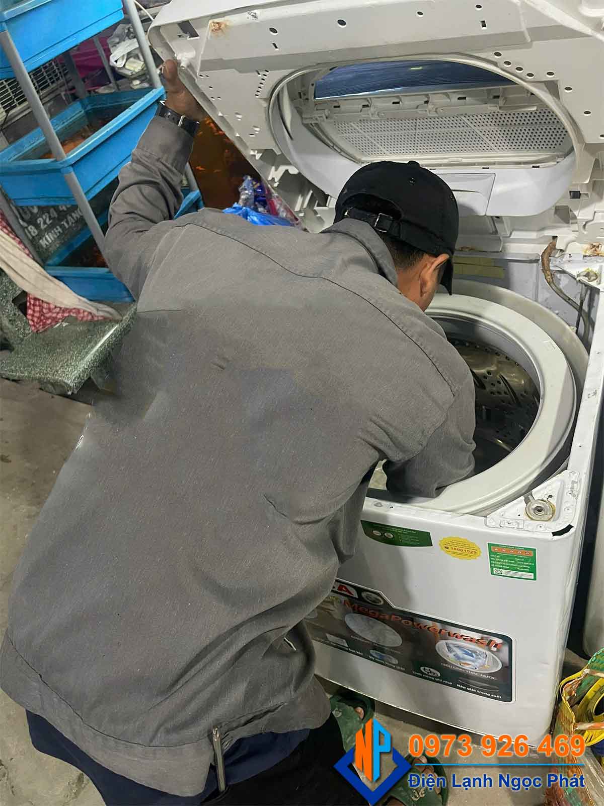 Vệ sinh máy giặt tại nhà có mặt 30 phút - Điện Lạnh Ngọc Phát